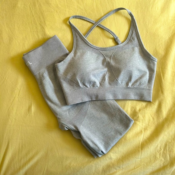AYBL Set - sports bra and leggings - Picture 2 of 5